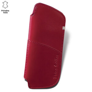 Crvena kožna futrola sa reljefnim logom Princ Leather na donjem delu.