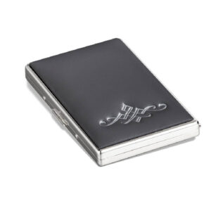 Princ Leather crna kožna futrola sa srebrnim ukrasnim detaljom.