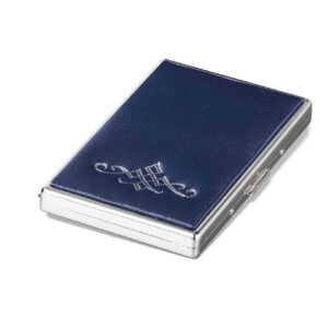 Tamno plava metalna futrola sa ukrasnim reljefnim detaljima