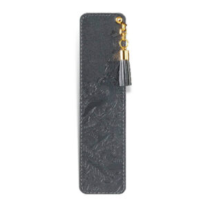 OBELEŽIVAČ ZA KNJIGE 12 Crna kožna oznaka za knjige sa utisnutim teksturiranim floralnim dizajnom i zlatnim priveskom sa resicom