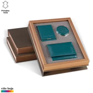 Poklon set Princ Leather sa dva plava kožna novčanika i okruglim metalnim držačem u elegantnoj poklon kutiji.
