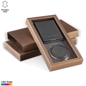 Luksuzna poklon kutija sa crnim novčanikom od prirodne kože brenda Princ Leather i srebrnom okruglom kutijom ugraviranog dizajna.