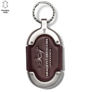 Kožni privezak sa natpisom "Kraljevi Čardaci Spa Kopaonik" i metalnim okvirom