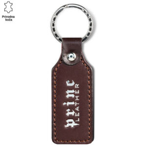 Smeđi kožni privezak sa utisnutim logom Princ Leather i metalnim prstenom za ključeve.