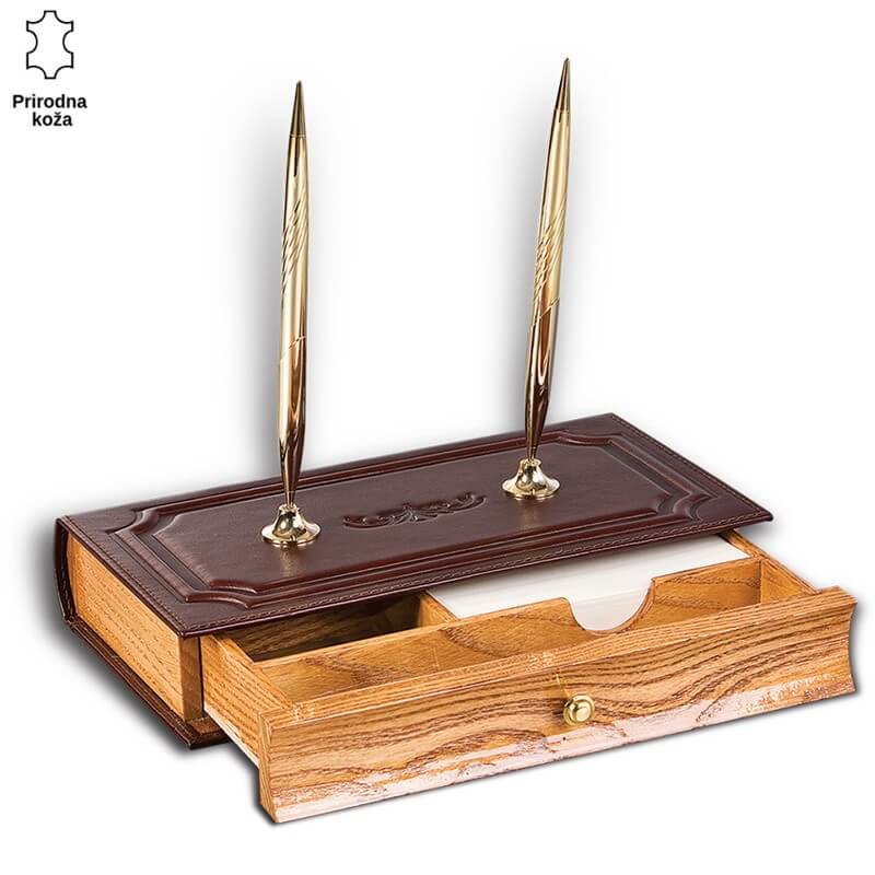 P604-1 Stona kutija, brenda princ leather. Kancelarijski ukras, braon boje sa postoljem za dve olovke na vrhu.