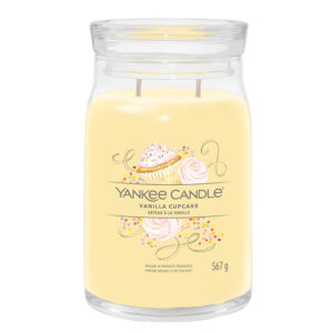 Mirisna sveća Yankee Candle sa natpisom "Vanilla Cupcake"
