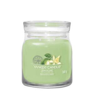 Zelena sveća Yankee Candle sa mirisom vanile i limete u staklenoj tegli.