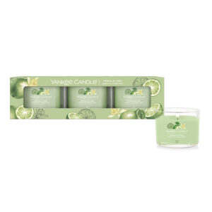 Set Yankee Candle mirisnih sveća Vanilla Lime u zelenoj ambalaži sa limetama.