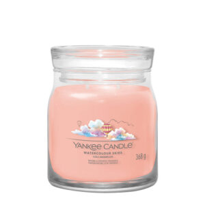 Okrugla staklena sveća Yankee Candle sa ilustracijom vazdušnih balona i oblaka.