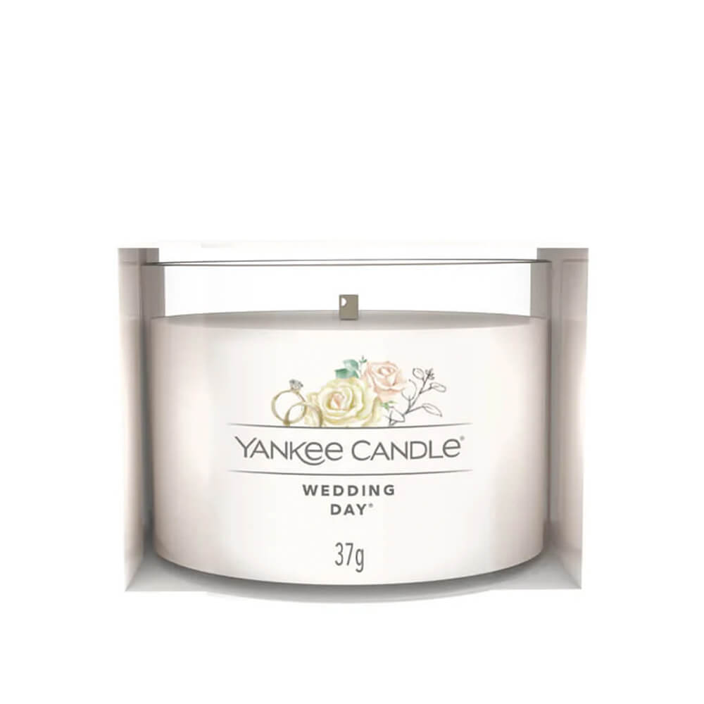 WEDDING DAY-6 Sveća Yankee Candle Wedding Day sa cvetnim motivima u elegantnoj ambalaži.
