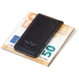 Crna kožna šnalica drži novčanicu od 50 evra