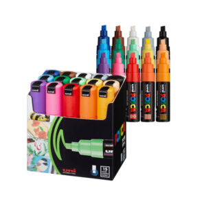 Kutija i set markera u različitim bojama