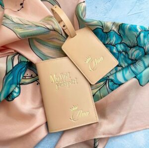 Personalizovani poklon - futrola za pasos sa imenom ana, bež boje